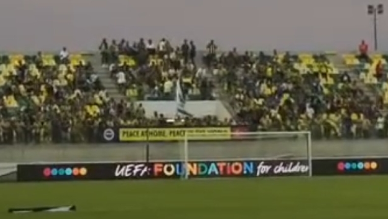 ΑΕΚ Λάρνακας - Φενέρμπαχτσε: Οι Τούρκοι οπαδοί ανέβασαν πανό ειρήνης στην «ΑΕΚ Arena» (vids)