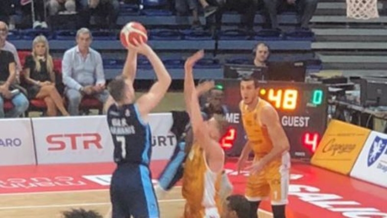 Πέζαρο - Νάπολι 97-99: Ο εξαιρετικός Αγραβάνης επικράτησε του Χαραλαμπόπουλου