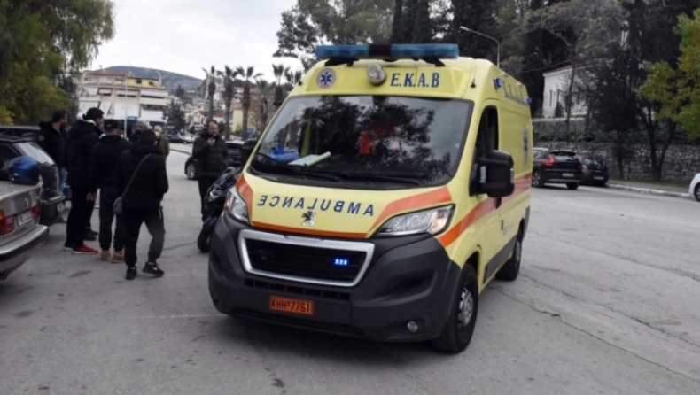 Άνδρας στη Νίκαια μαχαίρωσε τη γυναίκα του στο λαιμό: Στο νοσοκομείο η 66χρονη 