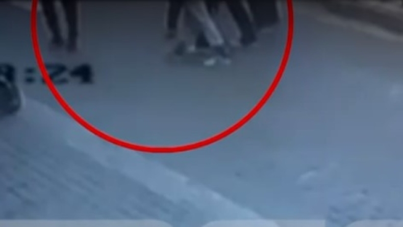 Βίντεο ντοκουμέντο: Καρέ-καρέ καυγάς ανήλικων στην Καισαριάνη που κατέληξε σε αιματηρό επεισόδιο