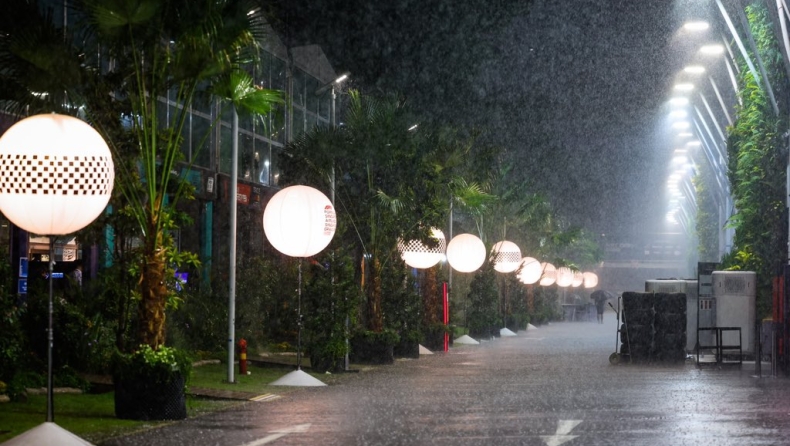 Formula 1, Σιγκαπούρη: Η δυνατή βροχή καθυστερεί την εκκίνηση του αγώνα