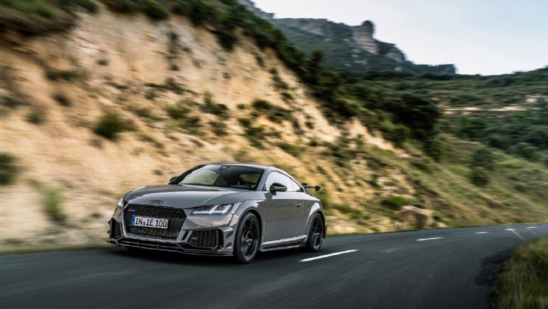 Η φιλοσοφία Bauhaus στο ιδιαίτερο Audi TT RS Iconic Edition