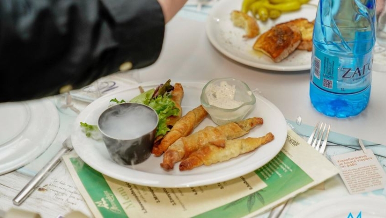 Εστιατόριο στη Θεσσαλονίκη διοργανώνει ρεμπέτικη βραδιά με μπαφοπιτάκια και λουκουμάδες με μέλι κάνναβης
