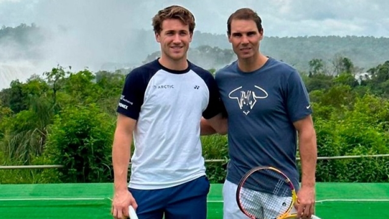 Οι Ναδάλ και Ρουντ παίζουν μπάλα στο αεροδρόμιο 