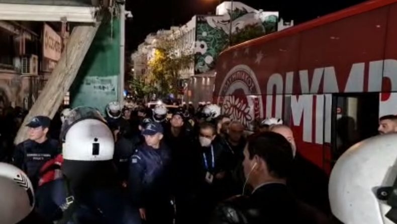 Η αποχώρηση της αποστολής του Ολυμπιακού από τη Λεωφόρο (vid)
