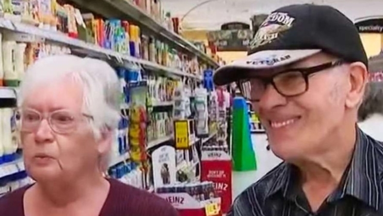Ηλικιωμένο ζευγάρι παντρεύτηκε στο σούπερ μάρκετ που γνωρίστηκαν, στον διάδρομο με τις μαγιονέζες