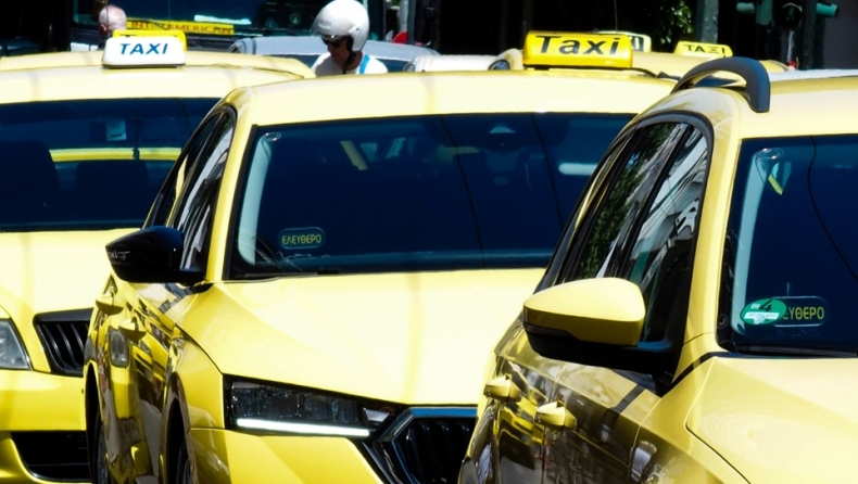 Ταξιτζής θώπευσε πελάτισσα που είχε ξεχάσει το πορτοφόλι της και της πρότεινε να «τα βρούνε αλλιώς...»