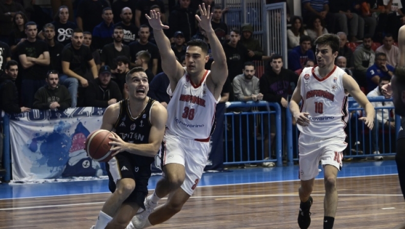 Πανερυθραϊκός - Τρίτων 67-64: Του... έσπασε το αήττητο και τον έπιασε στην κορυφή