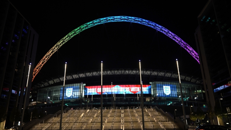 Μουντιάλ 2022, Αγγλία: Το «Γουέμπλεϊ» φωταγωγήθηκε στα χρώματα του ουράνιου τόξου την ώρα του ματς με τις ΗΠΑ