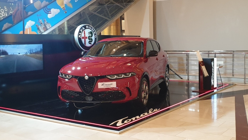 Αυτές τις γιορτές η Alfa Romeo Tonale πάει για... ψώνια