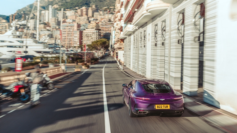 Bentley Batur: Άρχισε δοκιμές το ισχυρότερο μοντέλο της μάρκας 