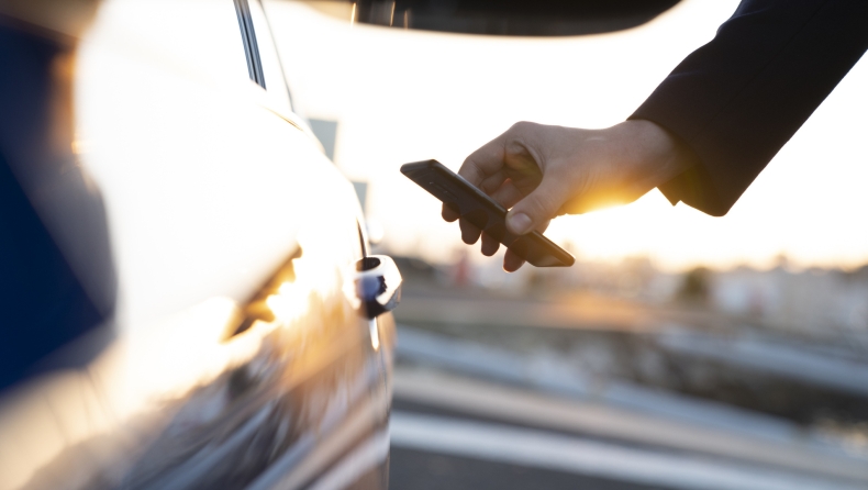 BMW: Τώρα μπορείς να στέλνεις το ψηφιακό κλειδί σε άλλο κινητό με sms