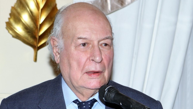 H στιγμή που η ΕΡΤ μετέδωσε τον θάνατο του Διακογιάννη: «Η φωνή του φωτογράφιζε άμεσα το ελληνικό ποδόσφαιρο» (vid)
