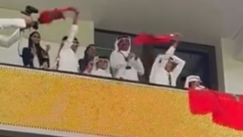 Μουντιάλ 2022: Ο Εμίρης του Κατάρ πανηγύρισε με φανέλες και σημαίες την πρόκριση του Μαρόκου! (vid)
