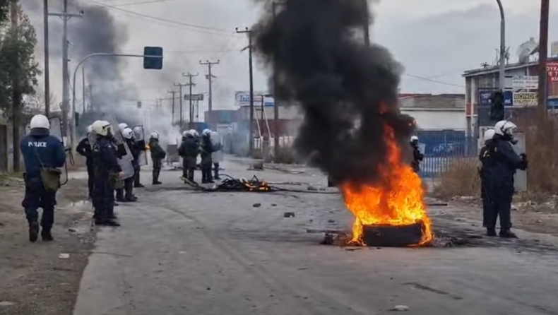 Επεισόδια ανάμεσα σε Ρομά και αστυνομία στην οδό Πόντου στην Θεσσαλονίκη: Ακούστηκαν πυροβολισμοί (vids)