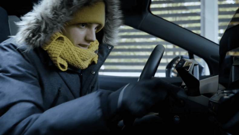 Ηλεκτρικό αυτοκίνητο στο κρύο: Σκούφος και γάντια δεν είναι η λύση για αυξημένη αυτονομία (vid)