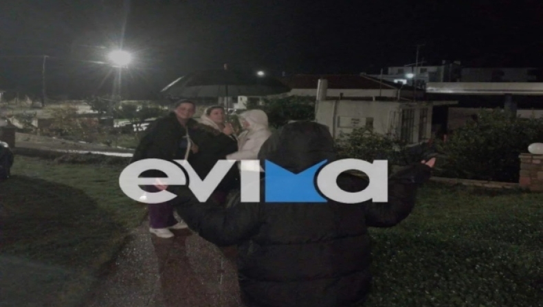 Στους δρόμους οι κάτοικοι της Εύβοιας: «Νομίζαμε ότι θα πέσει το σπίτι μας»