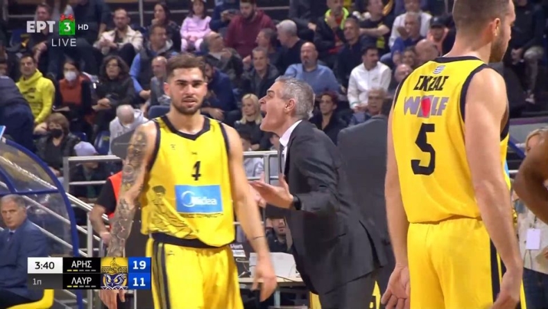 Άρης - Λαύριο: Έξαλλος με την Τσαρούχα ο Καστρίτης (vid)