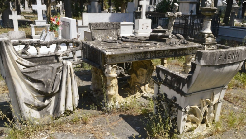 Ο πιο περίεργος τάφος βρίσκεται στον Βόλο: Η συγκλονιστική ιστορία με τις καρέκλες που έχουν τα ονόματα παιδιών