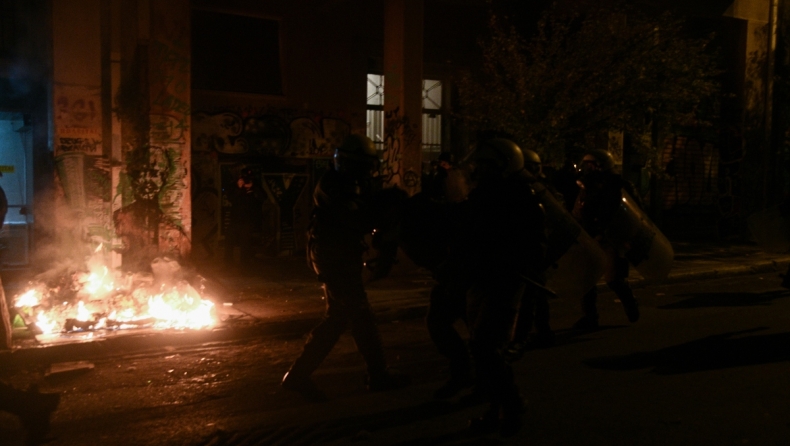 Επίθεση με μολότοφ σε άνδρες της ΔΙ.ΑΣ. στου Ζωγράφου: Τραυματίας αστυνομικός