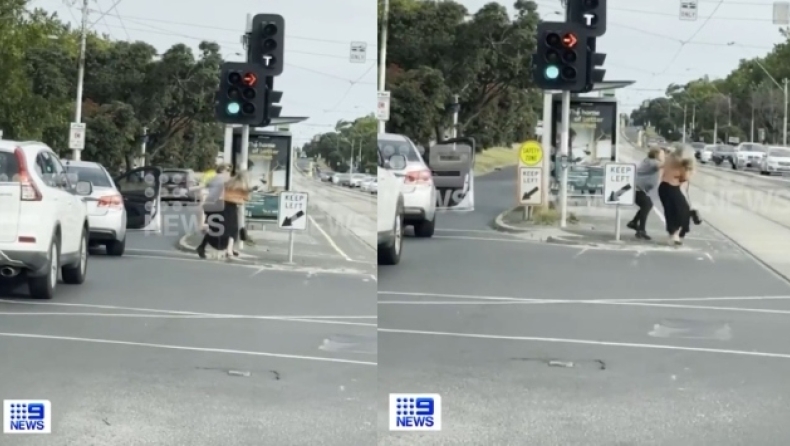 Άγριος καβγάς μεταξύ δύο γυναικών στη μέση του δρόμου στην Μελβούρνη (vid)