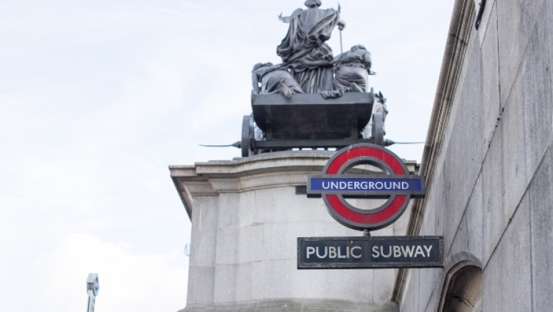  Μια βόλτα στο μετρό του Λονδίνου χωρίς παντελόνια (vid)