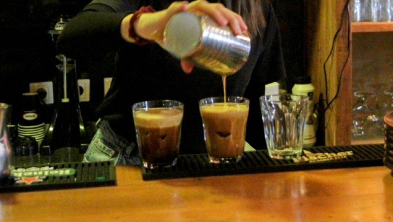 «Χρυσός» ο καφές στο χέρι: Τρομακτική η άνοδος της τιμής του τα τελευταία 2 χρόνια (vid)