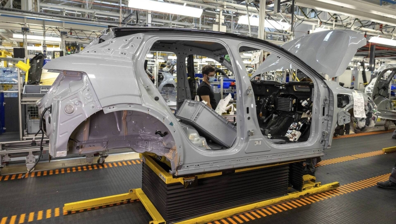 Λούκα ντε Μέο: «Οι τιμές των αυτοκινήτων δεν θα υποχωρήσουν»