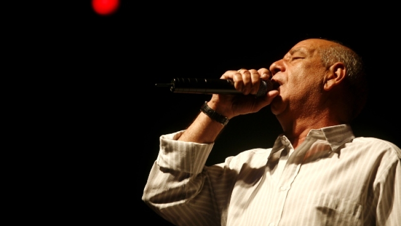 Ο Ελληνοαυστραλός DJ που παίζει Μητροπάνο σε ρυθμούς τέκνο (vid)