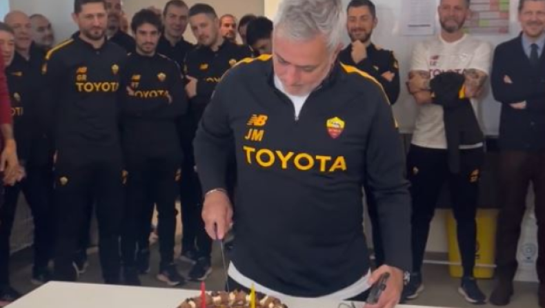 Μουρίνιο: Πάρτι στα αποδυτήρια της Ρόμα με τούρτα - έκπληξη για τον Πορτογάλο (vid)