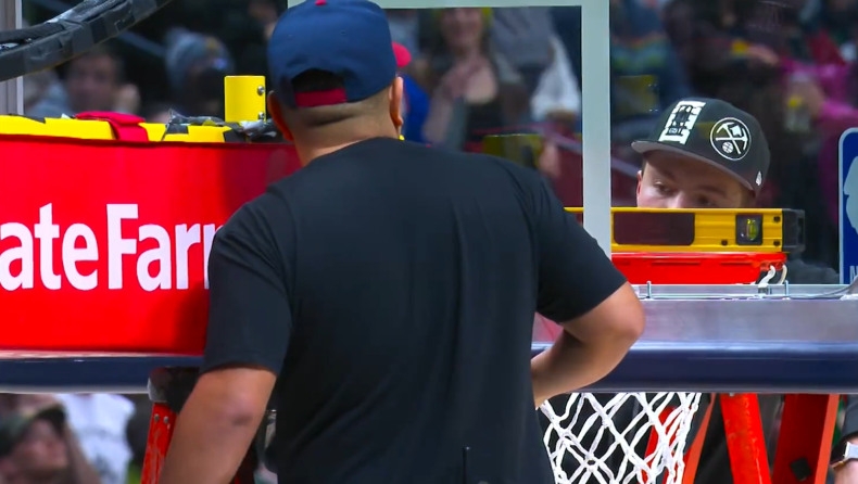 Νάγκετς - Σέλτικς: Το κάρφωμα του Ρομπ Γουίλιαμς στράβωσε τη στεφάνη και προκάλεσε διακοπή (vid)