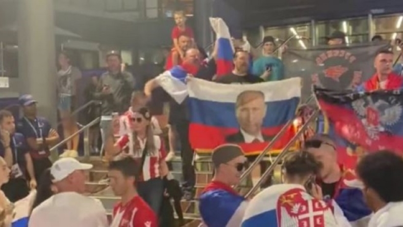 Australian Open: Ο πατέρας του Τζόκοβιτς φωτογραφήθηκε με υποστηρικτές του Πούτιν έξω από το Rod Laver Arena (vids)