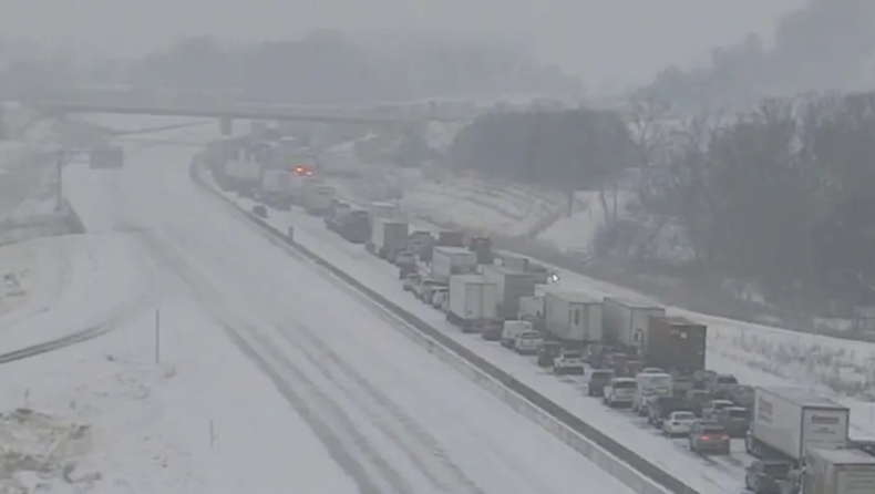 Η καραμπόλα της χρονιάς στις ΗΠΑ, με 85 οχήματα το ένα πάνω στο άλλο (vid)