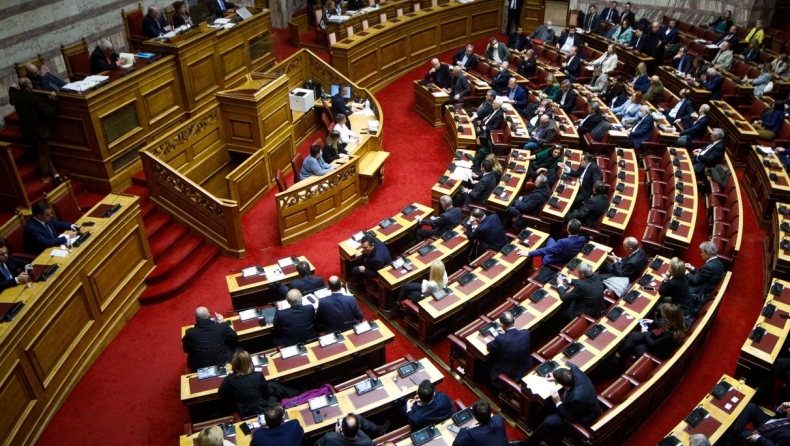 Μέχρι τις 3 τα χαράματα οι συζητήσεις στην Βουλή: Έντονη δυσφορία στον ΣΥΡΙΖΑ, «θέλουν να την αφήσουν στο σκοτάδι»