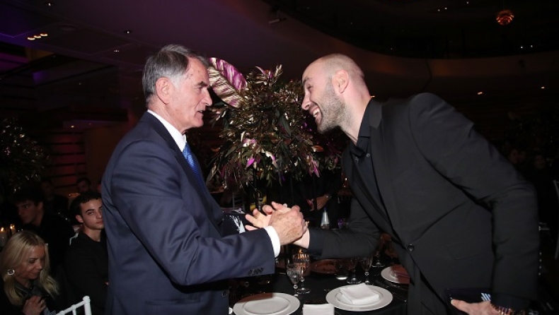 Gazzetta Awards 2022 by bwin: Η χειραψία Μπάγεβιτς-Σπανούλη