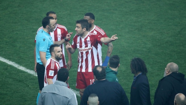 Ολυμπιακός: Η «τσαντίλα» των παικτών για τον διαιτητή και το «δώσαμε αγωνιστικές απαντήσεις»