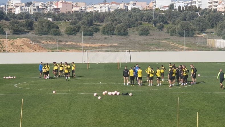 ΑΕΚ: Απών λόγω αδιαθεσίας ο Βίντα, δοκιμές με Πινέδα και Ελίασον στα άκρα