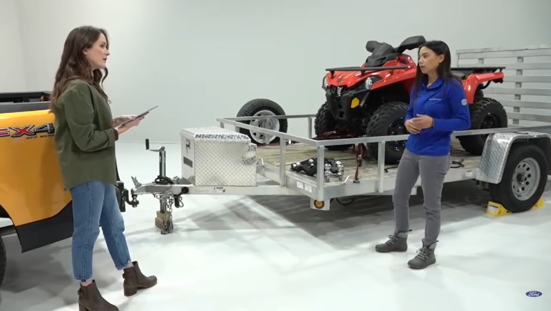 Τρέιλερ στο αυτοκίνητο: Ο κανόνας του 60/40 στη φόρτωσή του (vid)