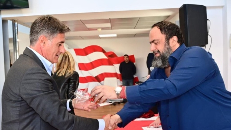 Μαρινάκης στην κοπή της πίτας: «Εάν παίξετε με ψυχή και πάθος σας λέω ότι και αυτό το Πρωτάθλημα θα είναι δικό μας και εύκολα» (vid)