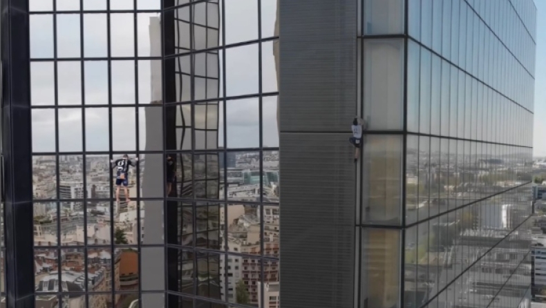 O «άνθρωπος αράχνη» που σκαρφαλώνει σε κτίρια ύψους 120 μέτρων χωρίς εξοπλισμό (vid)