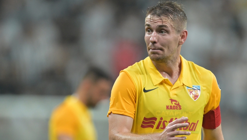 Κολοβέτσιος: Χτυπήθηκε από κεραυνούς το αεροπλάνο της Καϊσέρισπορ κι έκανε αναγκαστική προσγείωση