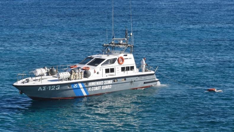 Τραγωδία στη Λέρο: Μια γυναίκα νεκρή κι ένα παιδί χωρίς τις αισθήσεις του σε ναυάγιο με μετανάστες (vid)