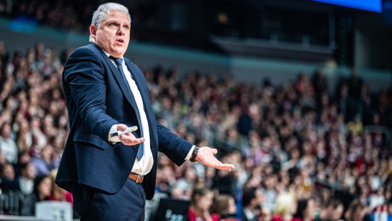 Μανωλόπουλος: Βρέθηκε λύση και επέστρεψε στην Αθήνα από τον Λίβανο