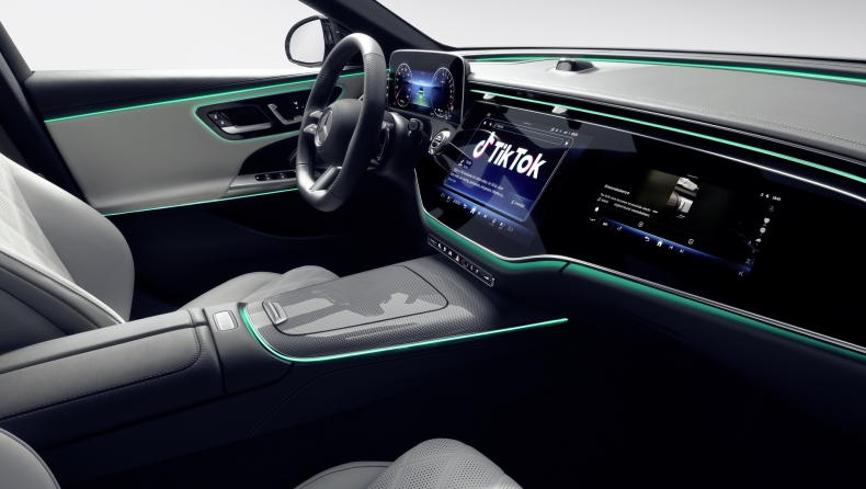 Νέα Mercedes-Benz E-Class: Με TikTok, Angry Birds και Webex (vid)