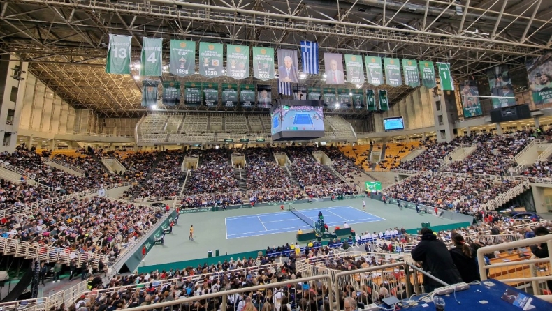 Εντυπωσιακές εικόνες: Πάνω από 12.000 θεατές σε ελληνικό γήπεδο για αγώνα τένις (vids)