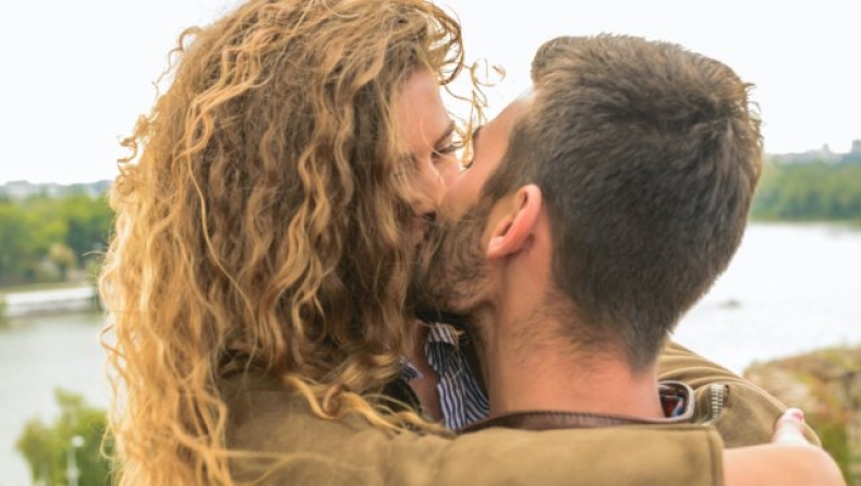 Τα καλύτερα tips για να φιλάς (σίγουρα) καλύτερα