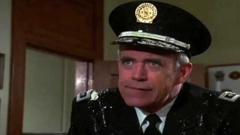 Πέθανε ο Τζορτζ Ρόμπερτσον: Ο αστυνόμος «Henry Hurst» στη «Μεγάλη των Μπάτσων Σχολή» (vid)