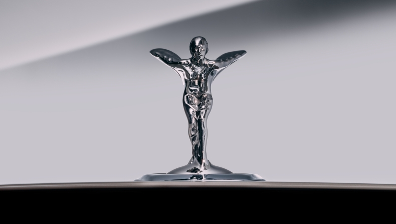 Spirit of Ecstasy: Το διάσημο έμβλημα της Rolls-Royce έκλεισε τα 112