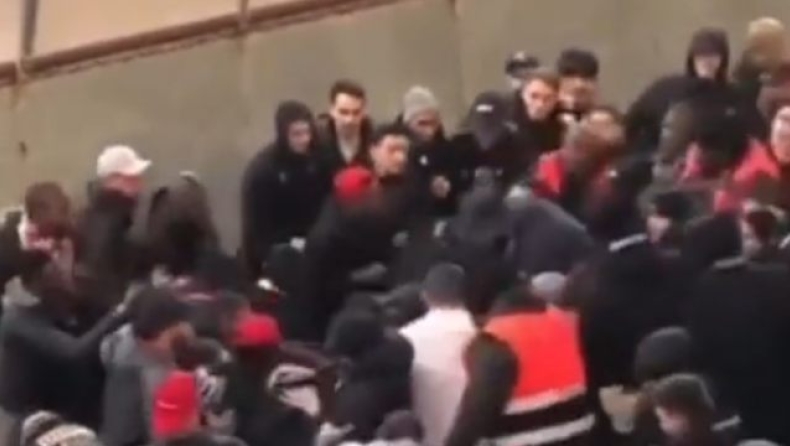 Παρί Σεν Ζερμέν - Μπάγερν Μονάχου: Οπαδοί των Παριζιάνων επιτέθηκαν σε θεατή που φορούσε κρυφά τη φανέλα των Βαυαρών (vid)