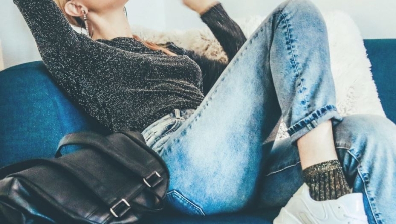 Η «θεωρία του καναπέ» που σε βοηθά να βρεις σύντροφο